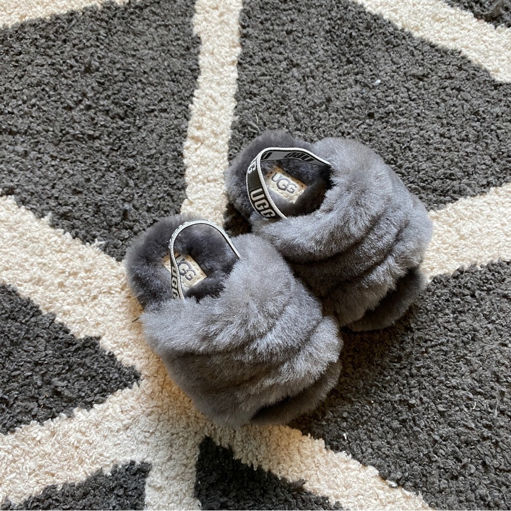 Ugg baby fluff yeah slide size 4/5 (12-18months)